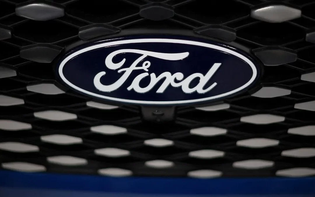 Ford evita huelga tras acuerdo con sindicato; propone incremento salarial directo de 8.2%